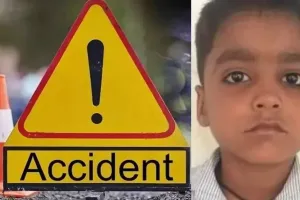 लखीमपुर: तेज रफ्तार ट्रैक्टर-ट्राली ने ली मासूम की जान, गांव में मचा कोहराम