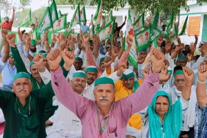 अमरोहा: किसानों ने मांगा 40 लाख प्रति बीघा मुआवजा, नहीं मिला तो होगा बड़ा आंदोलन