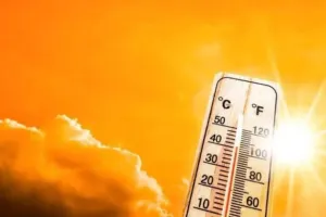 कासगंज: तेज धूप और गर्म हवाओं ने किया बेहाल, घर से निकलना हुआ मुश्किल