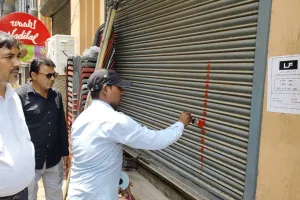 संभल: चंदौसी चौराहा चौड़ीकरण की तैयारी तेज, एक दर्जन दुकानों पर चलेगा बुलडोजर