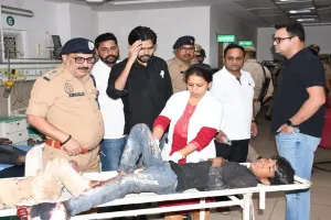 बदायूं: अनियंत्रित होकर डबल डेकर बस पलटी...चालक की मौत, 45 यात्री घायल