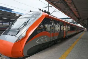 जम्मू पराठा से लेकर कश्मीरी दम आलू तक... कटरा-श्रीनगर वंदे भारत एक्सप्रेस में मिलेगा ये लजीज स्पेशल खाना