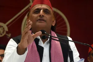 इटावा मामले के बाद सियासी जंग तेज, सपा ने जारी किया नया पोस्टर, जातीय राजनीति पर कसा तीखा तंज