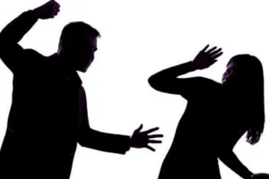 Lucknow News: शादी से किया इंकार तो युवती और परिजनों को पीटा, जानें पूरा मामला