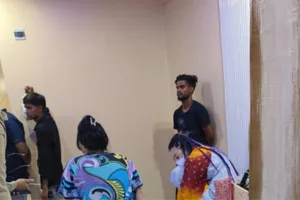 UP News:  कहीं जासूस तो नहीं उज्बेकिस्तानी महिलाएं? प्लास्टिक सर्जरी कराकर बसाया घर, अलर्ट पर खुफिया एजेंसियां