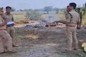 बहन की हत्या करके अंतिम संस्कार करने पहुंचा भाई, पुलिस ने चिता से उठाई लाश! 