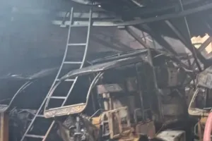 दिल्लीः ई-रिक्शा चार्जिंग स्टेशन में लगी आग, दो की मौत 