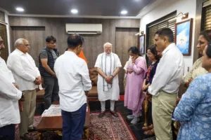 प्रधानमंत्री मोदी ने गुजरात के पूर्व मुख्यमंत्री विजय रूपाणी के परिजनों से की मुलाकात, जानें क्या बोले पीएम 