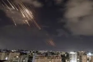 Israel Attack on Iran: इजरायल ने ईरान के दो न्यूक्लियर साइट समेत कई मिलिट्री ठिकानों को बनाया निशाना, तेहरान में हुए कई विस्फोट, आपातकाल घोषित