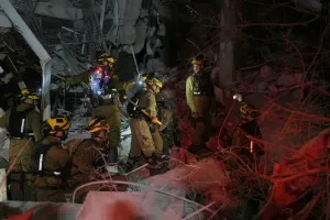 ईरान में फंसे भारतीयों को निकालने के लिए भारत सरकार अलर्ट, बनाया कंट्रोल रूम, जारी किए हेल्पलाइन नंबर