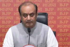 राहुल गांधी के बयान पर आगबबूला  हुए सुधांशु त्रिवेदी, कहा- सेना की उपलब्धियों की 'आत्मसमर्पण' से तुलना... बहादुरी और बलिदान का अपमान