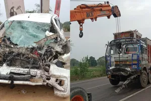 बाराबंकी: ट्रक और कार की भीषण टक्कर, हादसे में 4 की दर्दनाक मौत