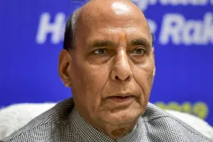 International Yoga Day 2025: रक्षा मंत्री ने सेना के जवानों के साथ मिलकर दिया एकता का संदेश, कहा- 'समाज और विचार के स्तर पर भी करें योग'