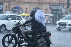 UP News: आज 53 जिलों में होगी भारी बारिश, जारी अलर्ट, राजधानी में सुबह से छाए काले बादल