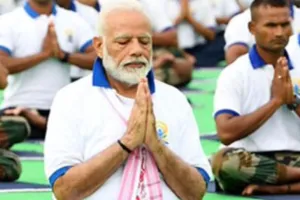 International Yoga Day 2025: 'सिडनी ओपेरा हाउस की सीढ़ियां हों या एवरेस्ट पर्वत...', PM मोदी ने दुनिया को दिया योग का खास संदेश