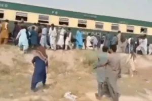 पाकिस्तान में फिर हुआ ब्लास्ट, जाफर एक्सप्रेस विस्फोट के बाद हुई डिरेल, 4 डिब्बे पटरी से उतरे, देखें Video
