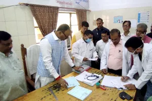 बरेली : डिप्टी सीएम को जिला अस्पताल में मिली गंदगी, एडीएसआईसी को फटकार