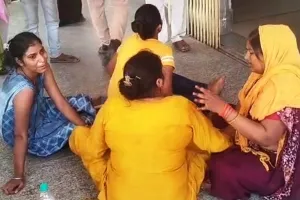 कासगंज : बाइक से गिर कर महिला मौत, परिजन में कोहराम