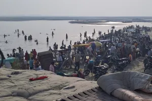 कासगंज : पूर्णिमा पर्व पर हर हर गंगे के जयकारों से गूंजे गंगा के घाट