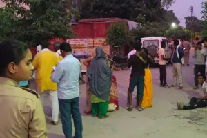 बदायूं : सड़क हादसे में बाइक सवार तीन युवकों की मौत