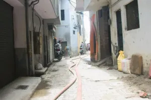 मुरादाबाद : पीतल फैक्ट्री में शॉर्ट सर्किट से लगी भीषण आग