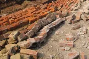 बदायूं : खेलते समय बालिका पर गिरी दीवार, दबने से बालिका की मौत