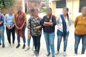 बरेली : राहगीरों से कर रही थीं वसूली, गुजरात की नौ युवतियां गिरफ्तार