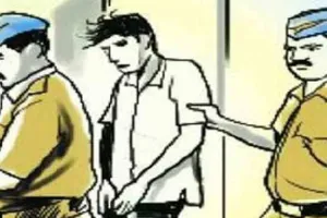 बदायूं : किन्नरों ने पकड़ा युवक, हत्या की सुपारी लेने का आरोप