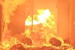 बिजनौर : पेंट के गोदाम में भीषण आग, लाखों का सामान राख