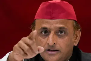 अखिलेश यादव का BJP पर तीखा प्रहार, कहा- भाजपा के जितने भी ‘इंजन’ हैं, सब ‘ईंधन’ के जुगाड़ में लगे हुए 