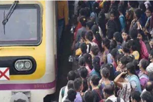 मुंबई में बड़ा हादसा: मुंब्रा रेलवे स्टेशन पर लोकल ट्रेन से गिरे यात्री, पांच की मौत, कई अन्य घायल