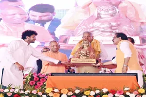 धनखड़ और सीएम योगी ने की अहिल्याबाई होल्कर जयंती समारोह में शिरकत, उपराष्ट्रपति ने विपक्ष पर साधा निशाना