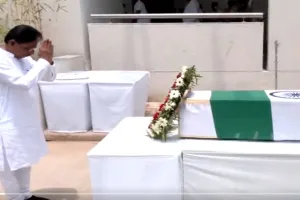 अहमदाबाद विमान दुर्घटना: परिजनों को सौंपा गया पूर्व मुख्यमंत्री रूपाणी का शव, राजकोट में आज होगा अंतिम संस्कार