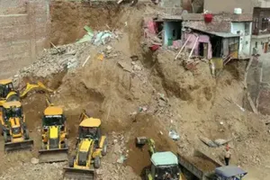 मथुरा मकान ढहने का मामला: मुख्य आरोपी पर 25 हजार रुपये का इनाम घोषित 