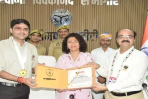 लखीमपुर खीरी ने जल संरक्षण में रचा इतिहास: एक महीने में बनाए 1,030 तालाब, 'इंडिया बुक ऑफ रिकॉर्ड्स’ में दर्ज हुआ नाम