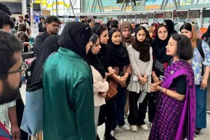 Israel-Iran War: ईरान से निकाले गए 100 से अधिक भारतीय छात्र, दिल्ली लेकर पहुंचा विमान, छात्रों ने सुनाई आपबीती