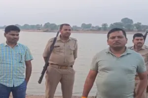 झांसी में खनन माफिया बेखौफ! अधिकारियों पर किया हमला, जब्त ट्रैक्टर लेकर भागे 