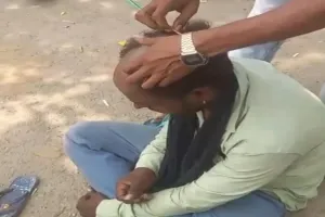 गोंडा: पिटाई के बाद युवक का सिर मुंडवाकर वीडियो किया वायरल, 11 के खिलाफ केस दर्ज 