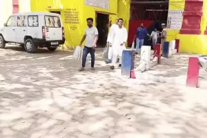 सीतापुर जिला कारगार में आजम खान से मिले अब्दुल्ला आजम, पिता-पुत्र के बीच करीब दो घंटा तक हुई गुफ्तुगू