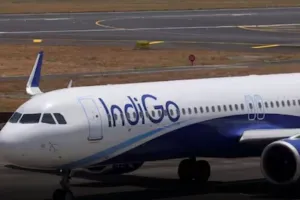Indigo Flight ने दी Mayday कॉल, कम ईधन की वजह से बेंगलुरु एयरपोर्ट पर कराई गई इमरजेंसी लैंडिंग, टला हादसा