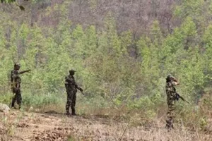 छत्तीसगढ़: नारायणपुर में सुरक्षाबलों और नक्सलियों के बीच मुठभेड़, दो महिला नक्सली ढेर