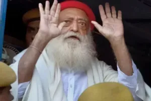 गुजरात हाईकोर्ट से आसाराम को राहत, 7 जुलाई तक बढ़ाई अस्थायी जमानत 