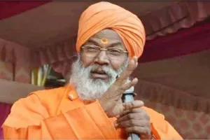 इटावा कथावाचक विवाद: साक्षी महाराज ने अखिलेश पर साधा निशाना, कहा- सपा के दिमाग में जातिवाद का जहर भरा है