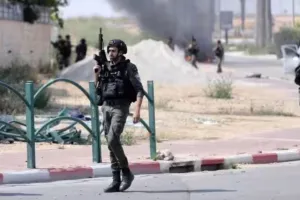 फलस्तीनी अधिकारी का दावा- राहत वितरण केंद्र की तरफ जा रहे 27 लोगों को इजराइली सेना उतारा मौत के घाट