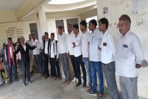 प्रयागराज: अधिवक्ताओं के आक्रोश का नहीं टूट रहा तिलिस्म, कोरांव एसडीएम के खिलाफ 20 वे दिन भी हड़ताल जारी 