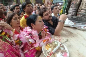 मथुरा: CM रेखा गुप्ता ने श्री बांके बिहारी मंदिर में किया दर्शन-पूजन, देश की तरक्की की कामना