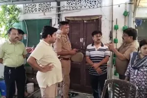 Lucknow News: कर्ज में डूबे व्यापारी ने उठाया खौफनाक कदम, पत्नी और बेटी संग जहर खा कर दी जान, परिजनों में कोहराम