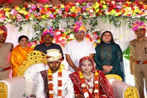  धूमधाम से हुआ उदय कुमारी का विवाह, घराती बनी मित्र पुलिस ने किया बारातियों का स्वागत, एसपी और सीओ एसटीएफ ने पत्नी संग दिया नवदंपती को आशीर्वाद 