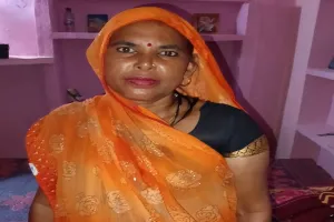 कानपुर: रेलवे क्रासिंग पर ट्रेन की चपेट में आने से महिला की मौत, परिजनों में कोहराम 