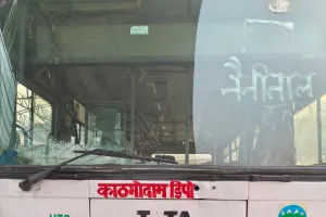 रोडवेज स्टेशन से चली गाड़ी दो गांव में ठप, आफत में आई यात्रियों की जान    